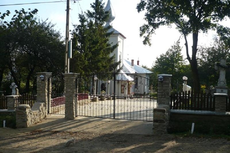 Biserica - vedere exterioară